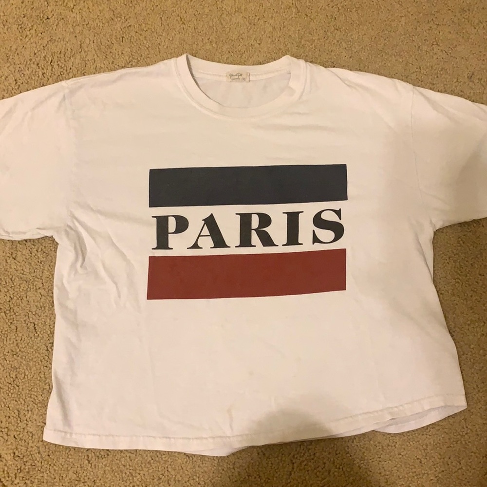 Brandy Melville Paris semi-cropped Tee!